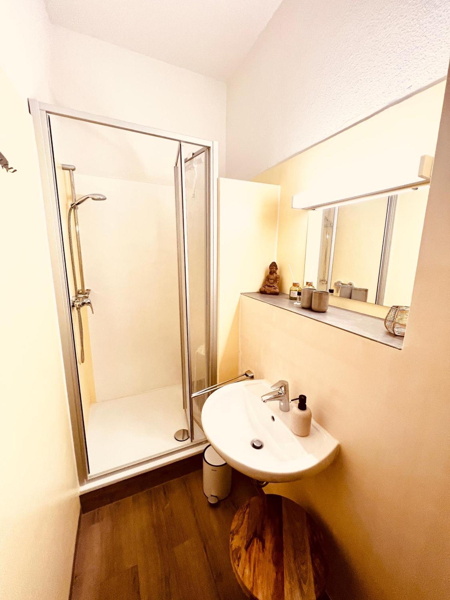 Wunderschoenes Apartment Mit Bademantelgang Zur Wohlfuehltherme บัด กรีสบาค ภายนอก รูปภาพ