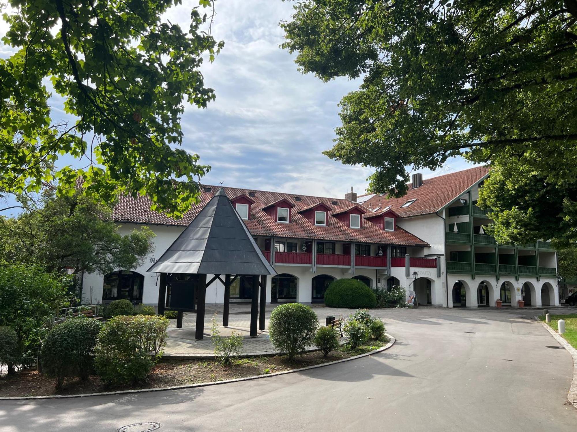 Wunderschoenes Apartment Mit Bademantelgang Zur Wohlfuehltherme บัด กรีสบาค ภายนอก รูปภาพ